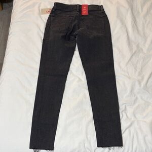 NEW Levi's Women's 710 Super Skinny Size 25